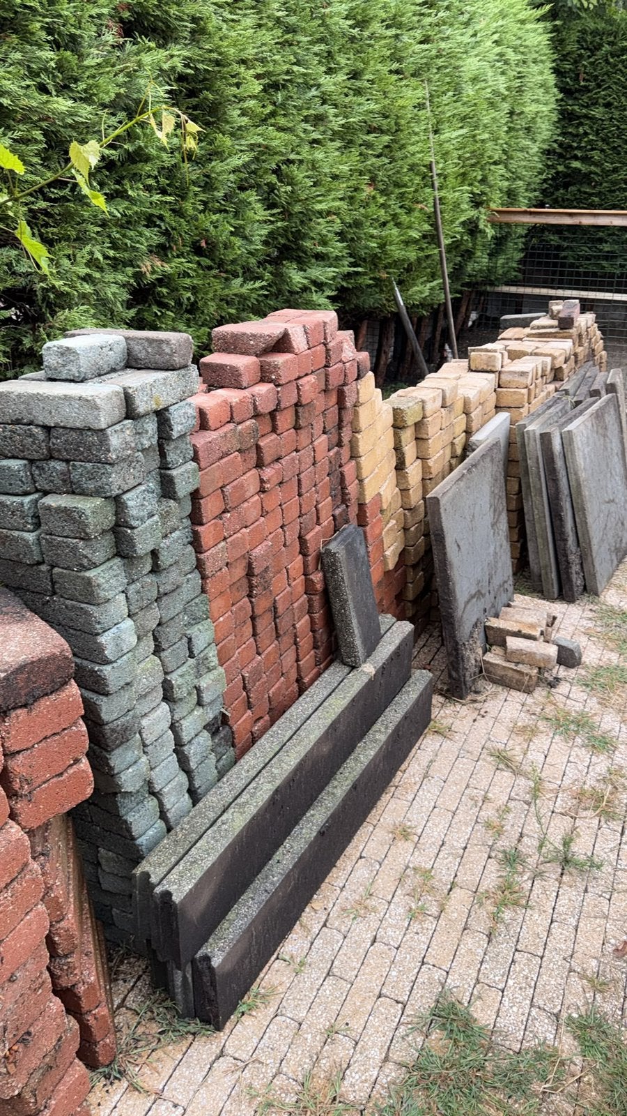 GRATIS OPHALEN ongeveer 25m2 tuinstenen, Ophalen, Gebruikt, Beton, Klinkers