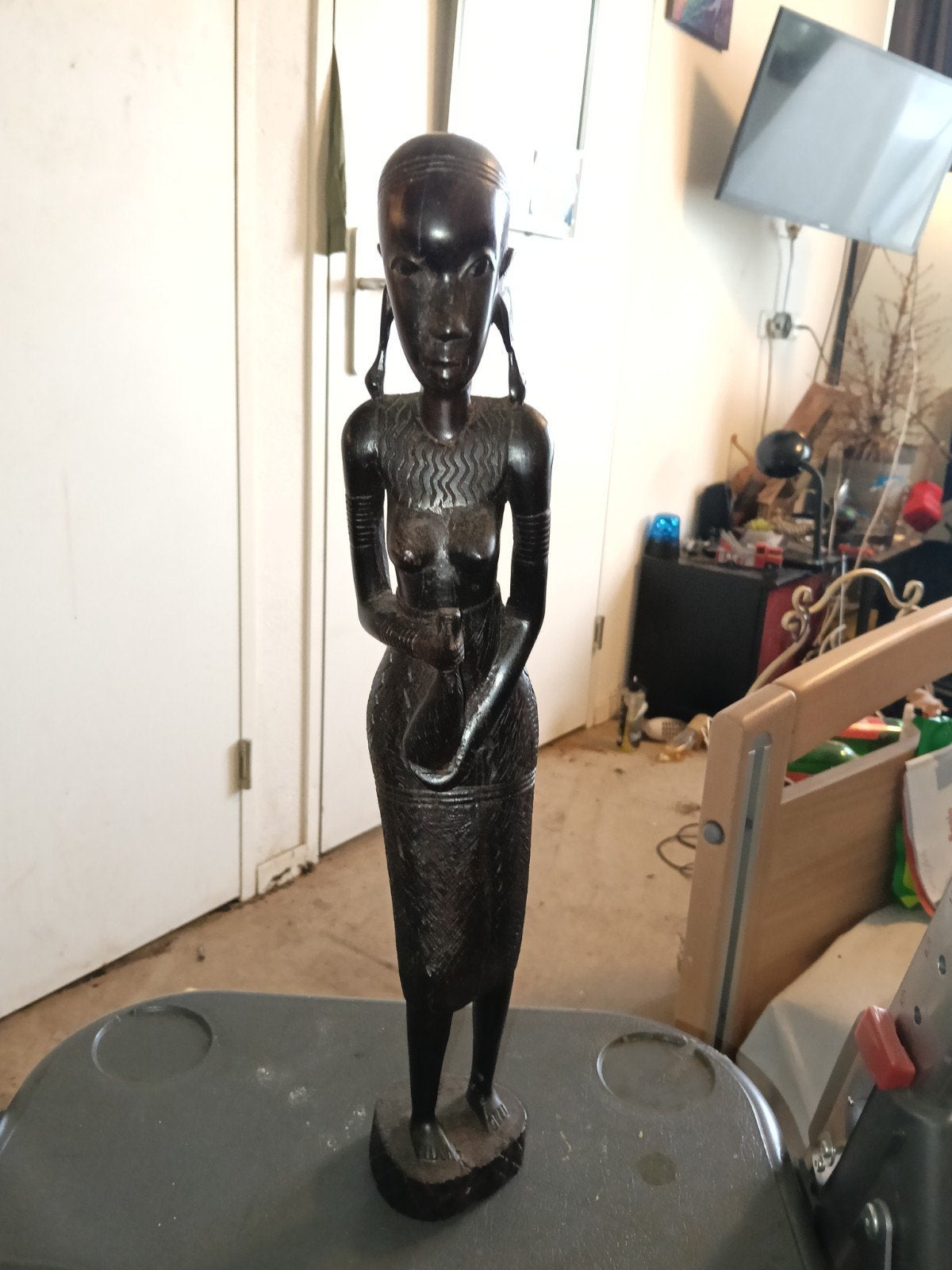 Afrikaans houten beeld van een vrouw, Hout, Afrika, Handgemaakt, Beeld