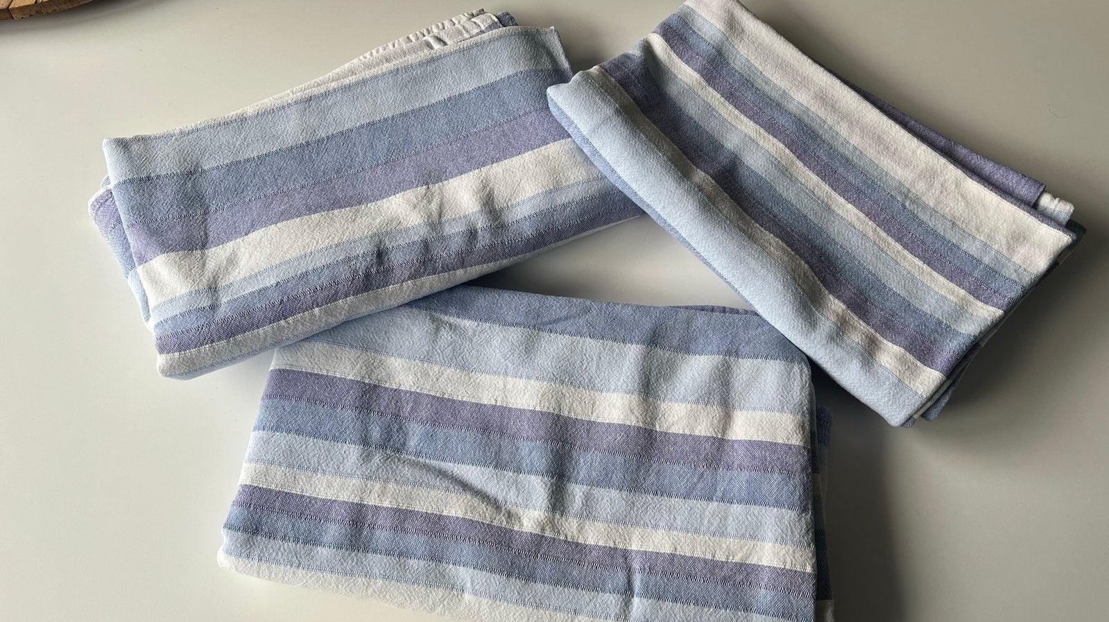 3 blauw/wit/lila gestreepte tafellakens, 8 servetten en meer, Ophalen of Verzenden, Gebruikt, Meerkleurig, Textiel