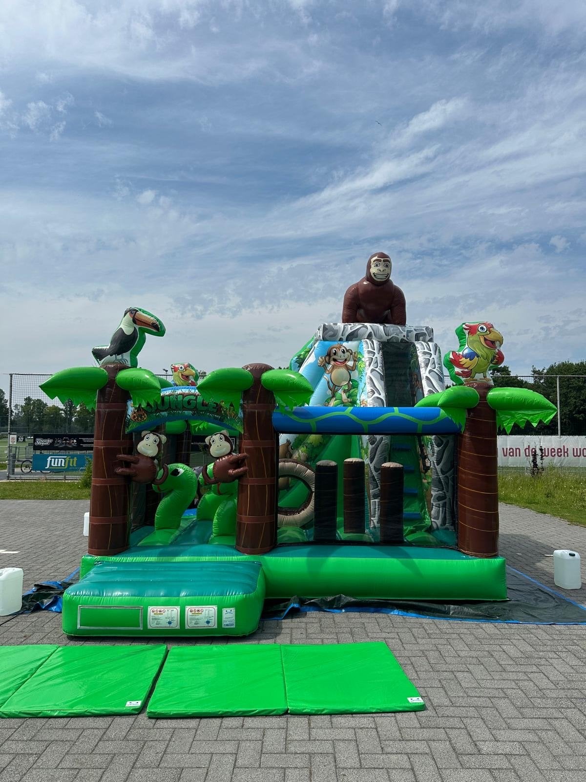 Springkussen Te Koop Combo Jungle Gorilla, Ophalen of Verzenden, Zo goed als nieuw, Glijbaan