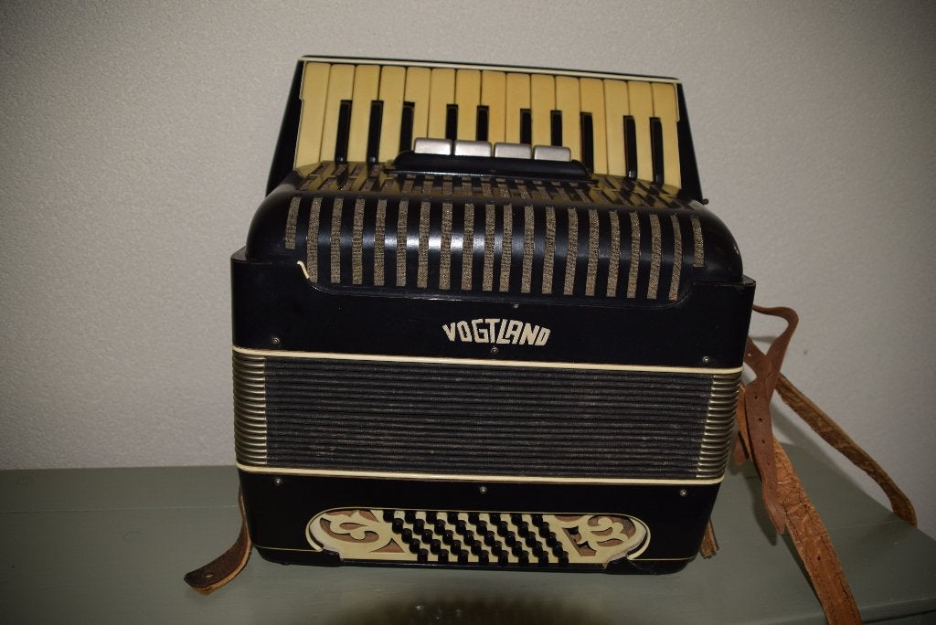 accordeon, Overige merken, Gebruikt, Met riemen, 32-bas