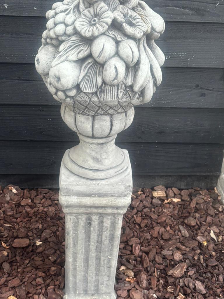 Betonnen fruitmand op sokkel , in twee delen, Tuin en Terras, Ophalen, Zo goed als nieuw, Rond