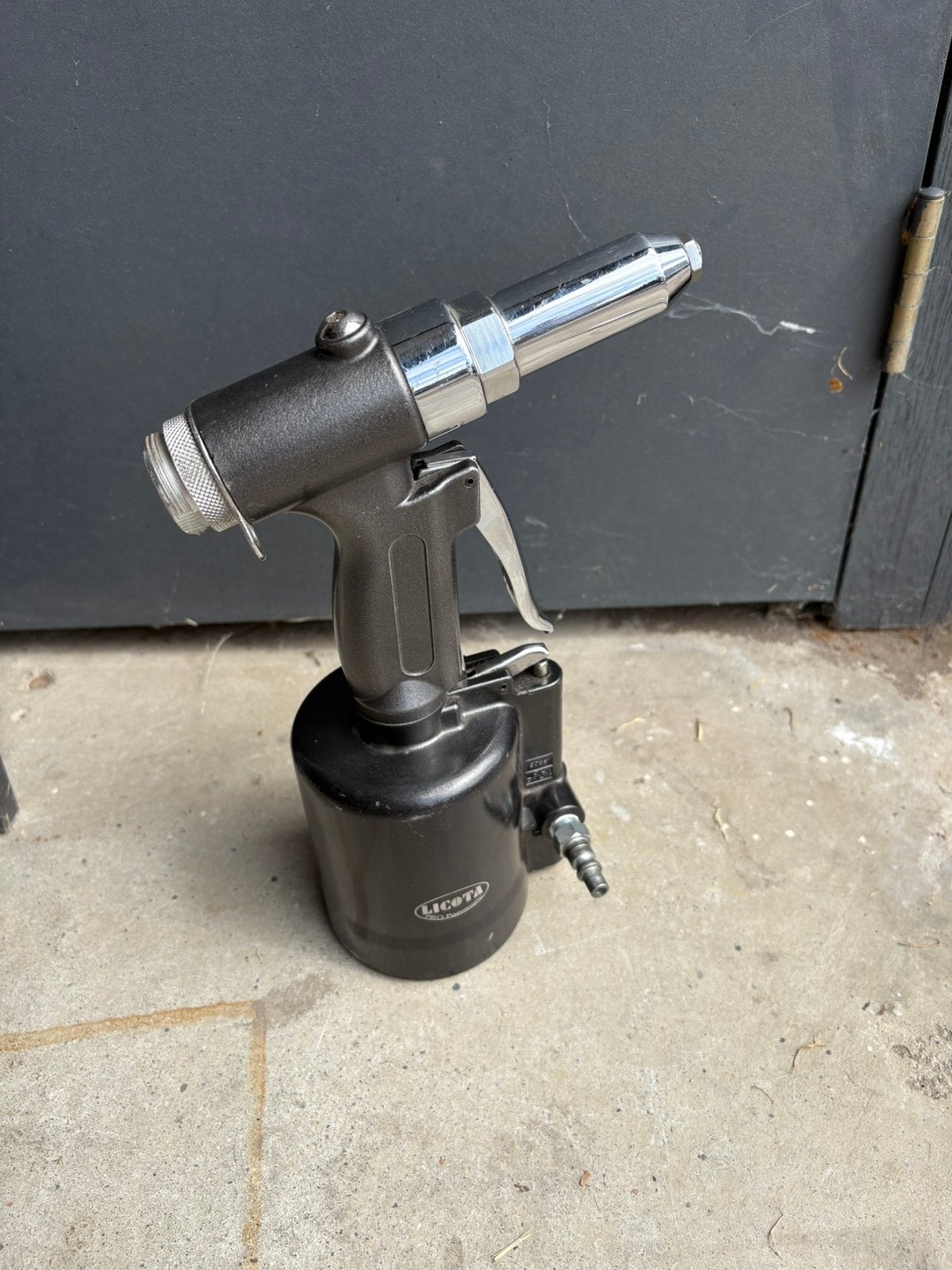 Licota PRO Pneumatisch lucht klinknagel machine, Ophalen, Gebruikt