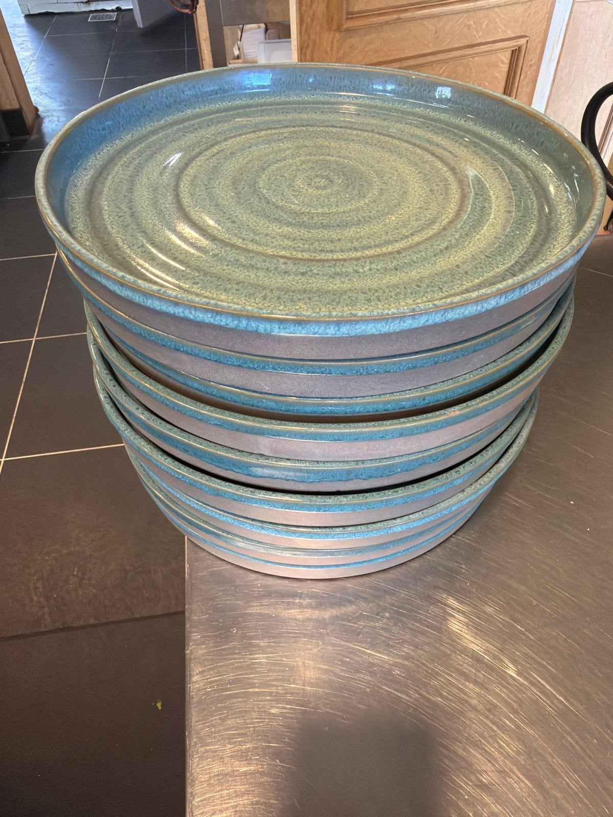 Set van 10 blauwgroene aardewerk borden, Huis en Inrichting, Ophalen of Verzenden, Zo goed als nieuw, Aardewerk, Bord(en)