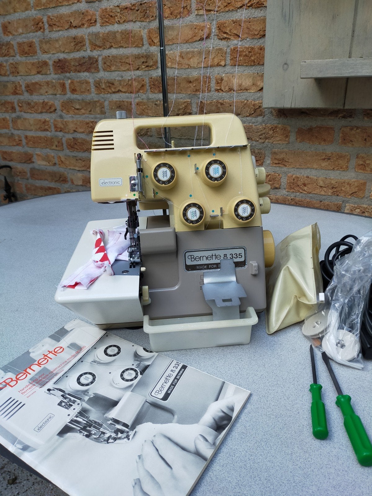 Bernette lockmachine, Hobby en Vrije tijd, Naaimachines en Toebehoren, Ophalen of Verzenden, Lockmachine, Overige merken