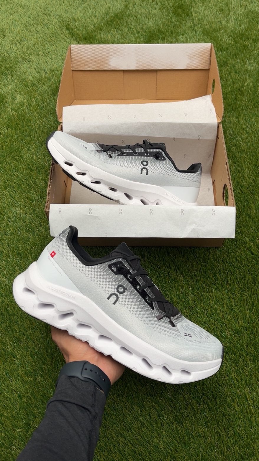 On cloud zwart wit, Ophalen of Verzenden, Zo goed als nieuw, Zwart, Sportschoenen