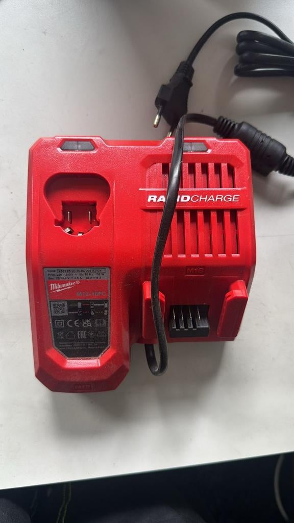 Milwaukee M12-18FC Snellader - Rapid Charge, Doe-het-zelf en Verbouw, Gereedschap | Overige machines, Ophalen of Verzenden, Gebruikt