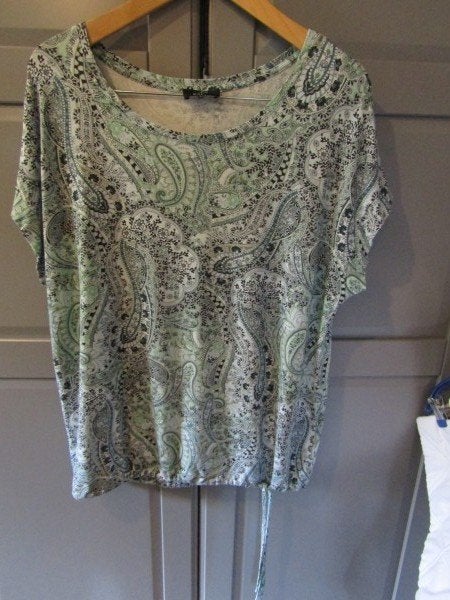 G1005 Monari 42 shirt blauw groen tricot blouson paisley, Maat 42/44 (L), Zo goed als nieuw, Korte mouw, Groen