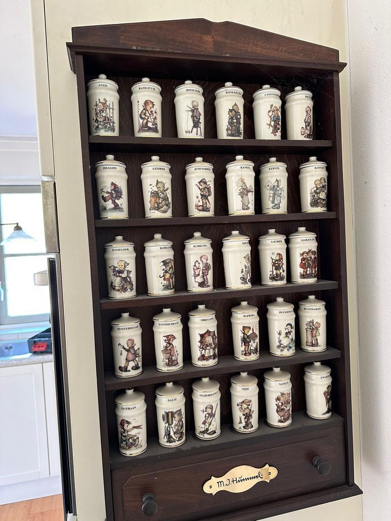 Vintage Hummel Kruidenrek met 24 Porseleinen Potjes, Verzamelen, Automaten | Gokkasten en Fruitautomaten, Gebruikt, Ophalen of Verzenden
