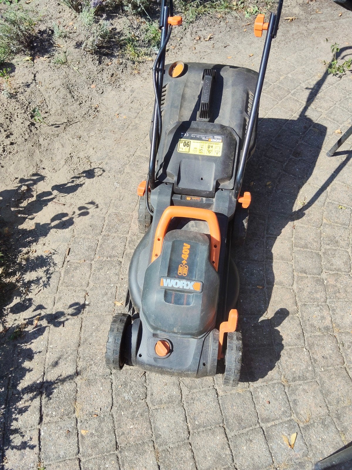 Worx Accu Grasmaaier met lader en extra mes, Ophalen, Cirkelmaaier, Gebruikt, Opvangzak