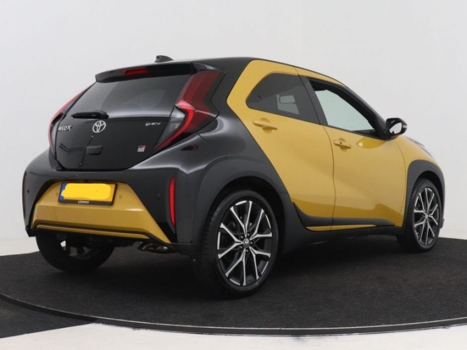 Toyota Aygo X Hybrid 115 GR Sport | DEMO | Navigatie | Stoel, 12 maanden, Euro 6, 4 stoelen, 3 cilinders