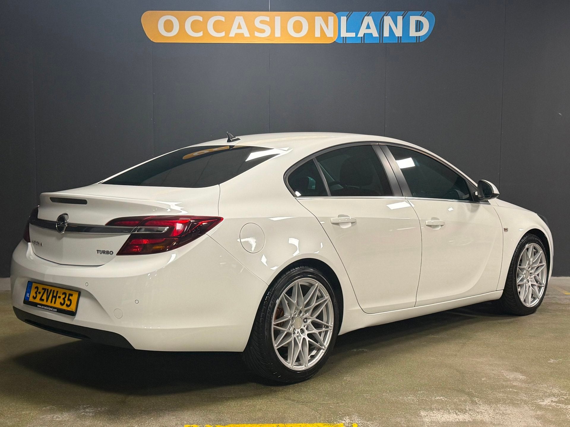 Opel Insignia 1.6 T Edition AUT|19INCH|XENON|LEDER|STUURW+ST, Auto's, Parkeersensor, Gebruikt, 4 cilinders, Wit