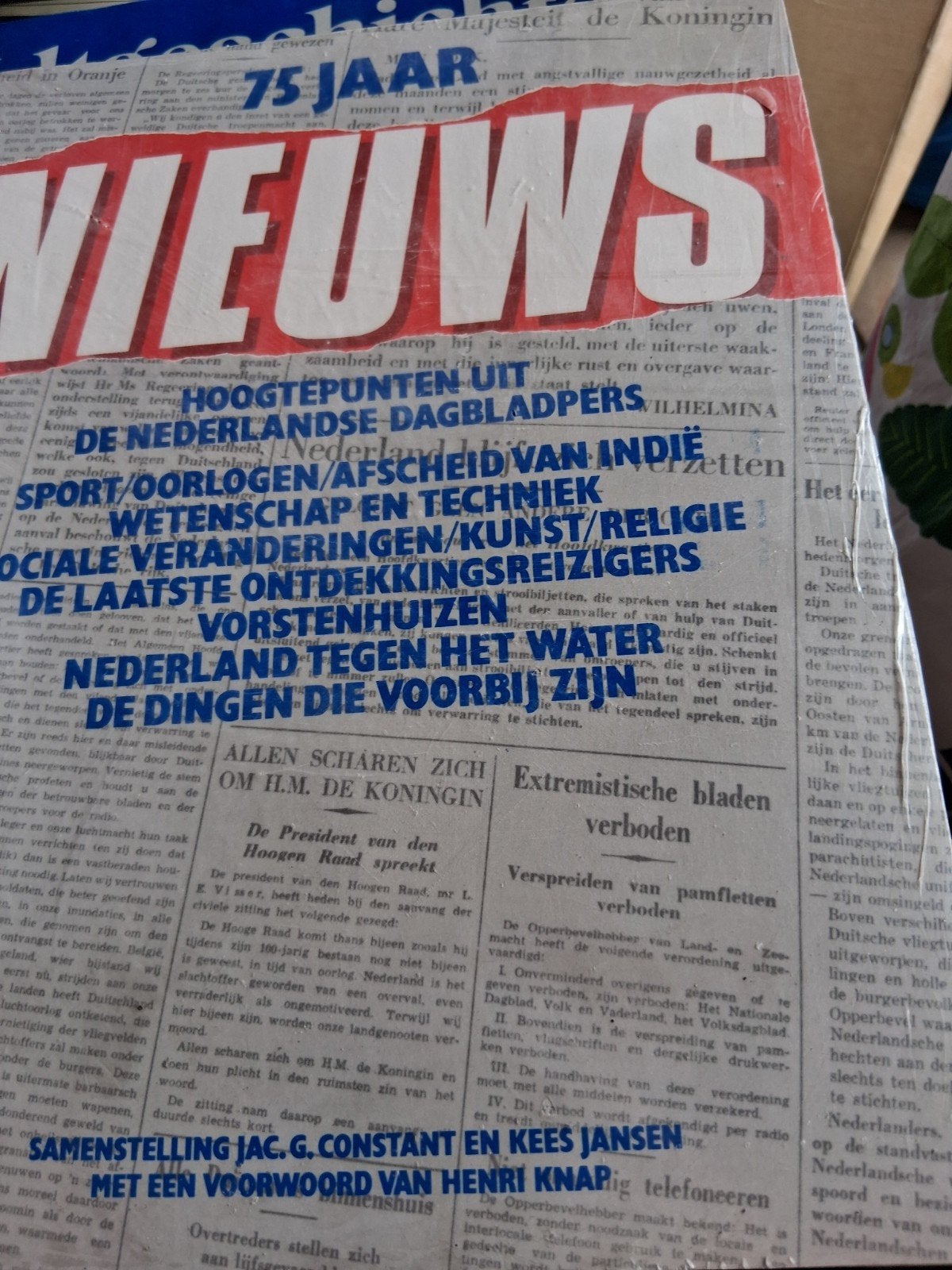 75 Jaar Nieuws: De Nederlandse Dagbladpers nieuw in verpakki, Ophalen of Verzenden, Gelezen, Overige typen