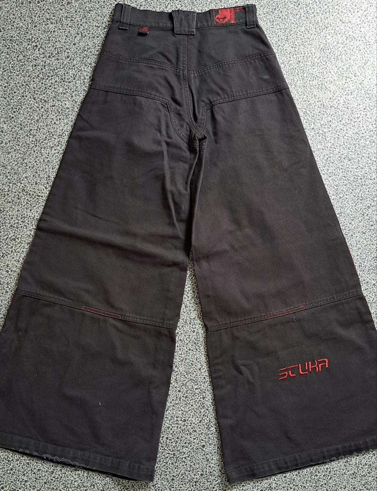 Zwarte Stuka broek met rode stiksels, Zwart, Ophalen of Verzenden, Stuka, Lang