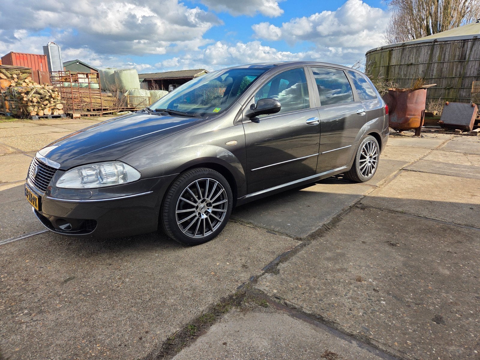 Fiat Croma 2.4 JTD 20V AUT 2007 Grijs, 700 kg, Bruin, Diesel, 1500 kg