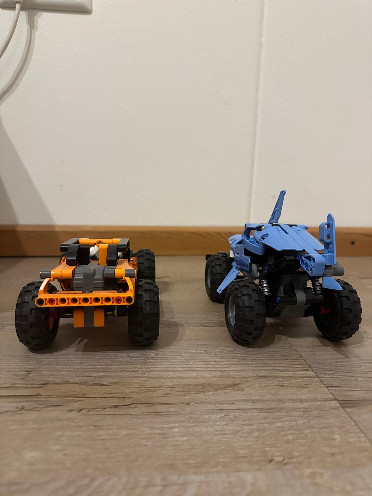 Lego Technic Monster Jam Megalodon & El Toro Loco, Ophalen of Verzenden, Zo goed als nieuw