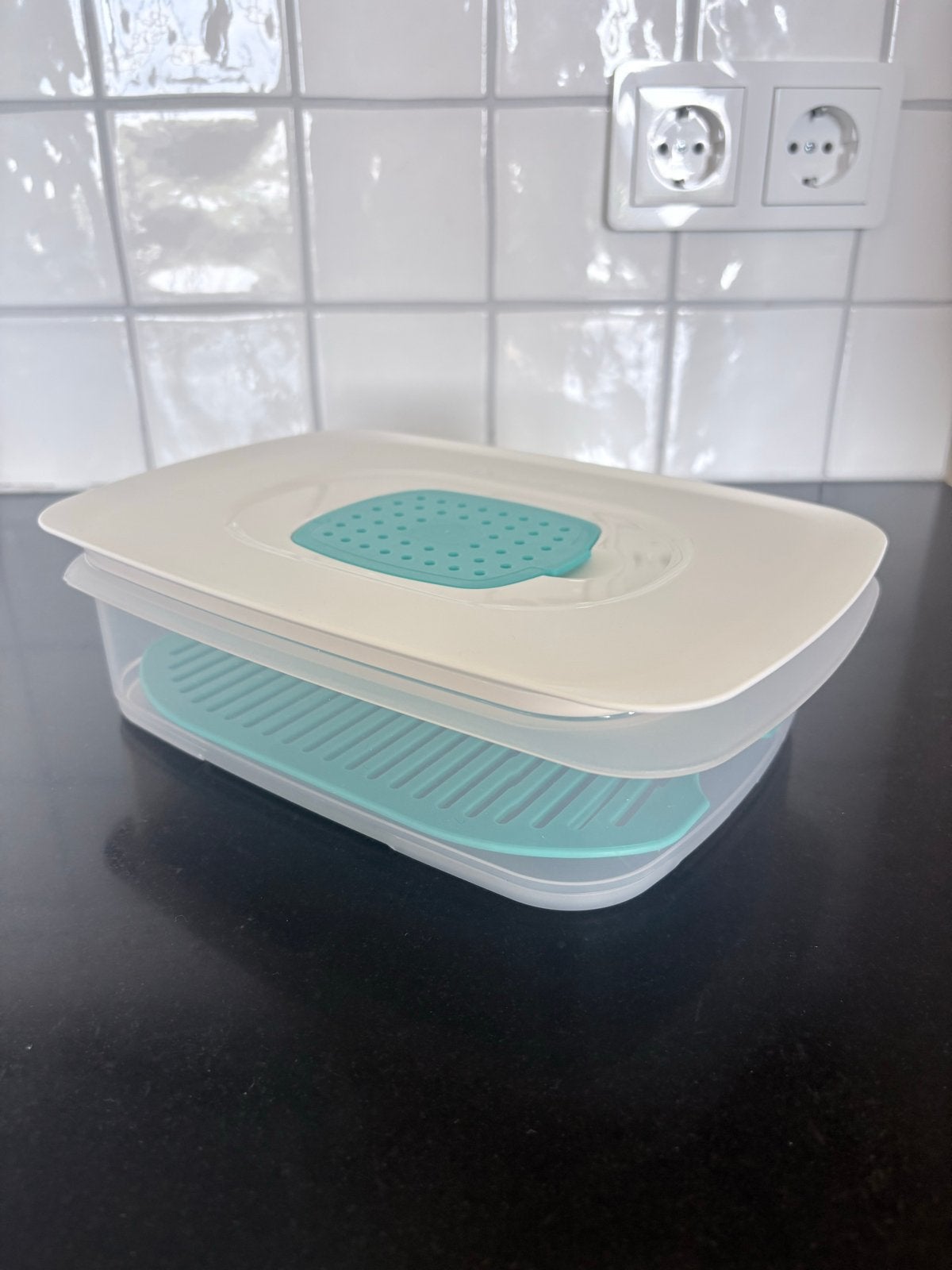 Tupperware kaas bewaarbak - nog prima bruikbaar, Gebruikt, Bewaardoos, Wit, Ophalen of Verzenden