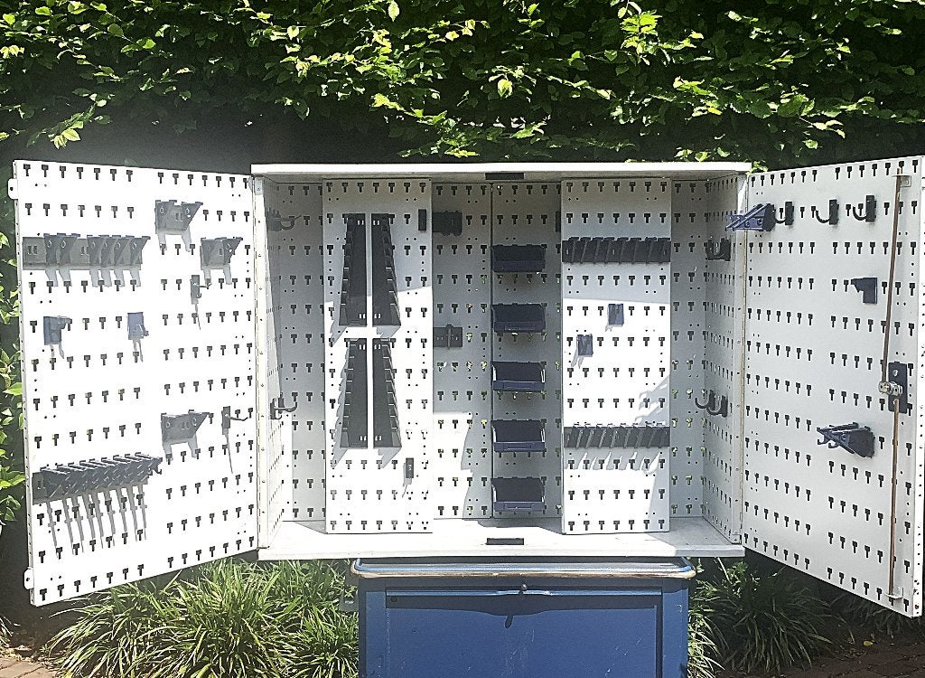 Metalen gereedschapskast. Hangkast in goede staat., Ophalen, Zo goed als nieuw