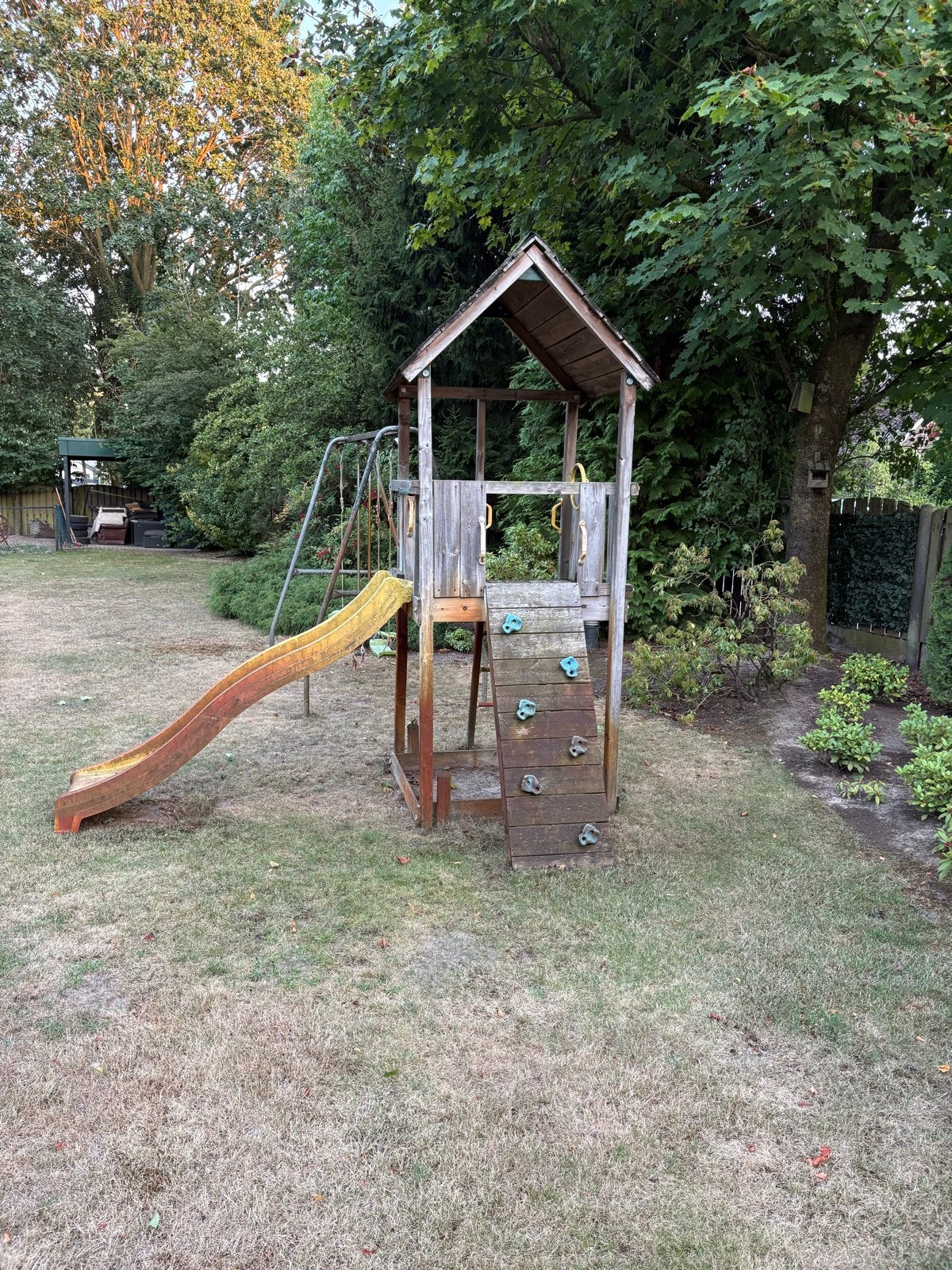 Houten speeltoestel met glijbaan en klimwand, Ophalen, Gebruikt, Glijbaan
