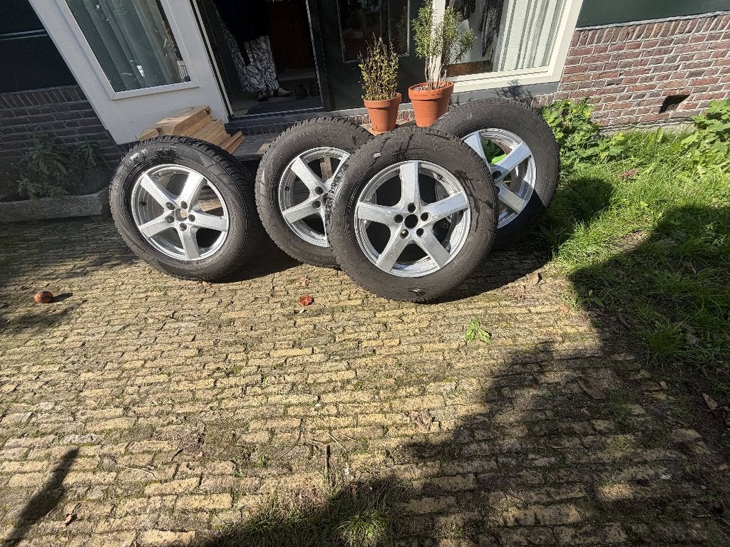 Winterbanden (Falken) met velgen Subaru 215/65 R16, Ophalen, 16 inch, Banden en Velgen, Winterbanden