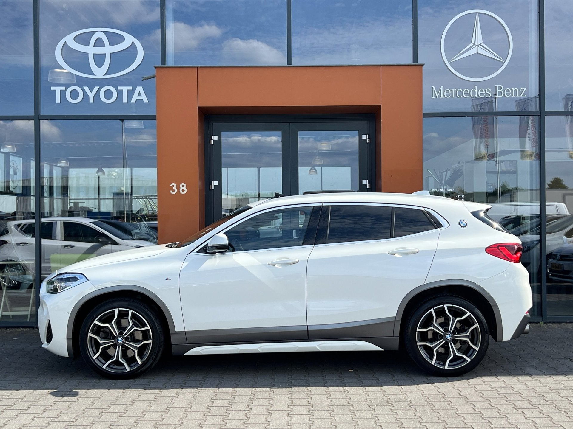 BMW X2 SDrive20i automaat M-pakket|Pano|Leer|Leer|Navi|PDC, Auto's, 1998 cc, Euro 6, 1435 kg, Wit