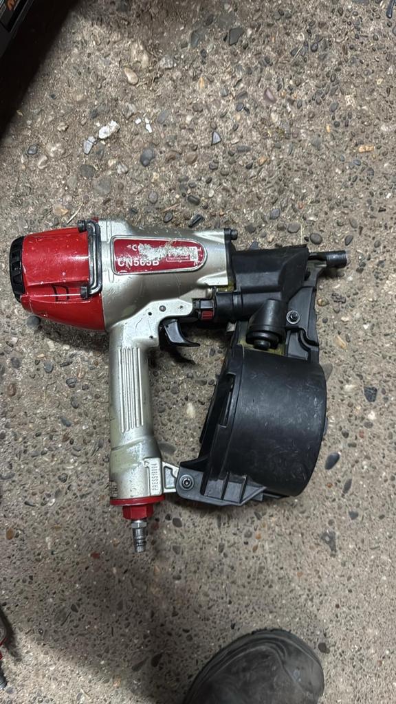 Nieuwe Coil Nailer CN565B - Krachtige Spijkermachine, Ophalen of Verzenden, Nieuw