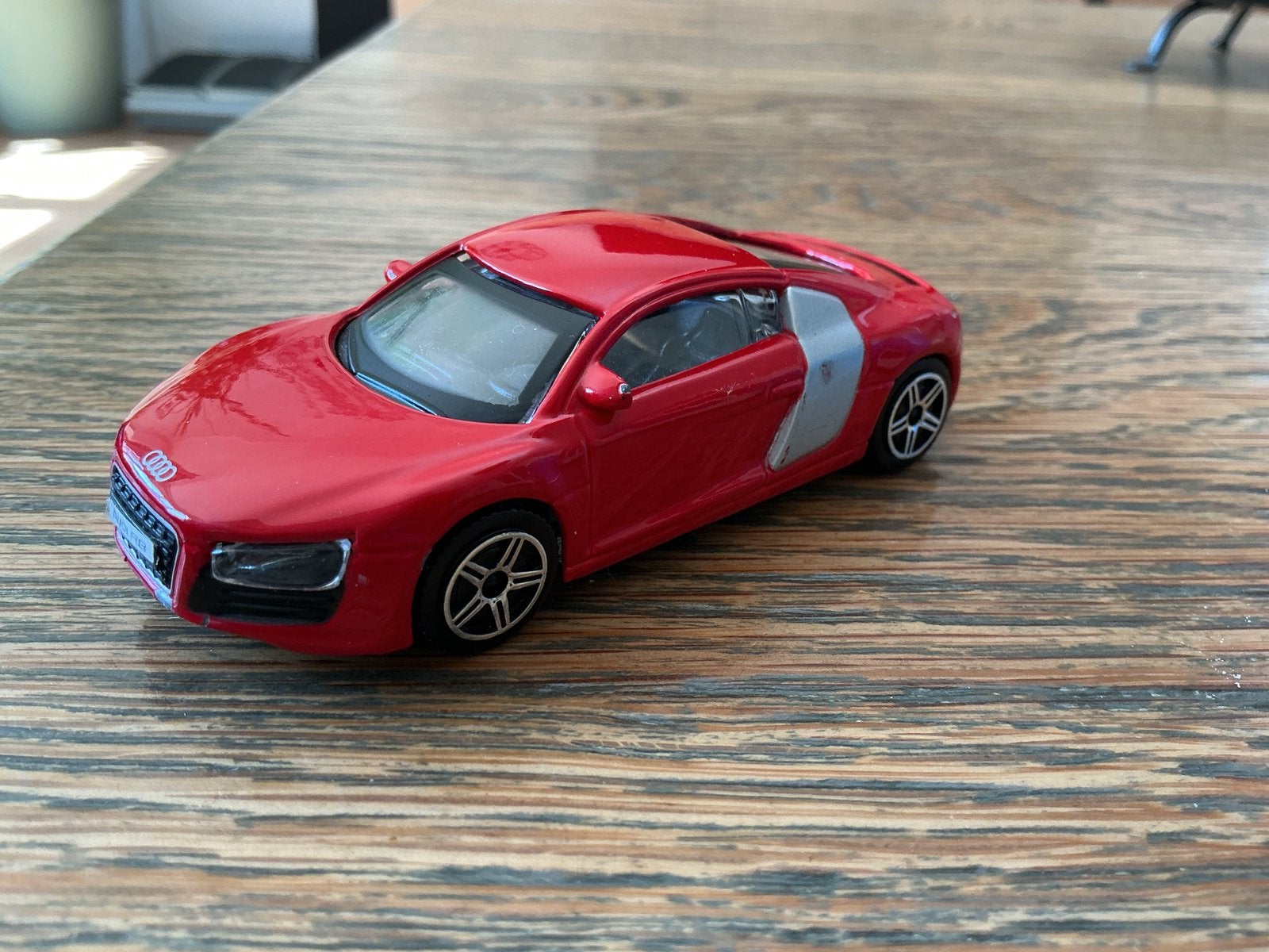 Audi R8 sportwagen Burago 1/43 zgan, Ophalen, Zo goed als nieuw, Auto