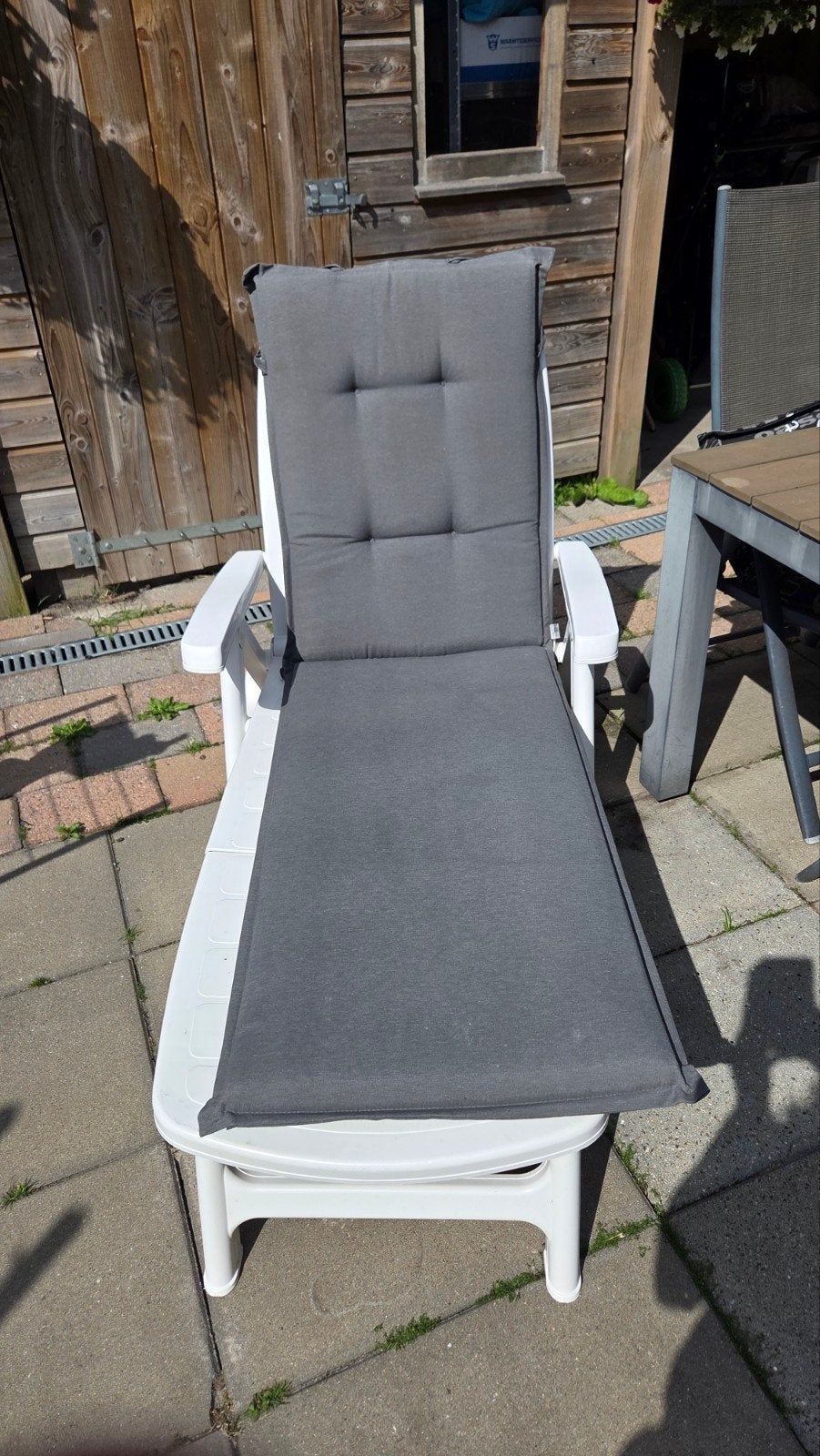Witte ligstoel, Tuin en Terras, Ligbedden, Ophalen of Verzenden, Gebruikt, Kunststof