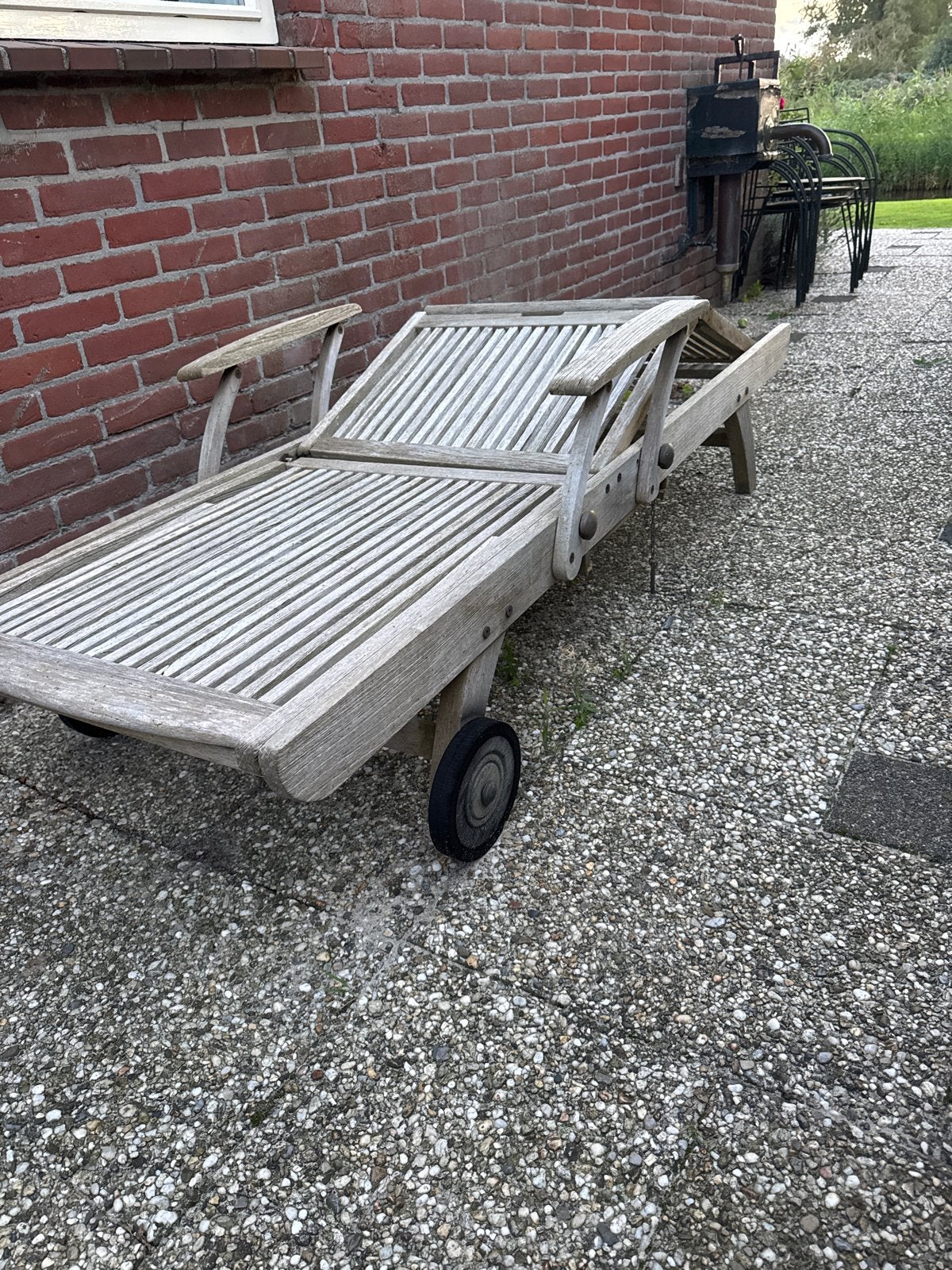 Gebruikt hardhouten ligbed met wielen, Tuin en Terras, Ophalen, Gebruikt, Hout, Verstelbaar