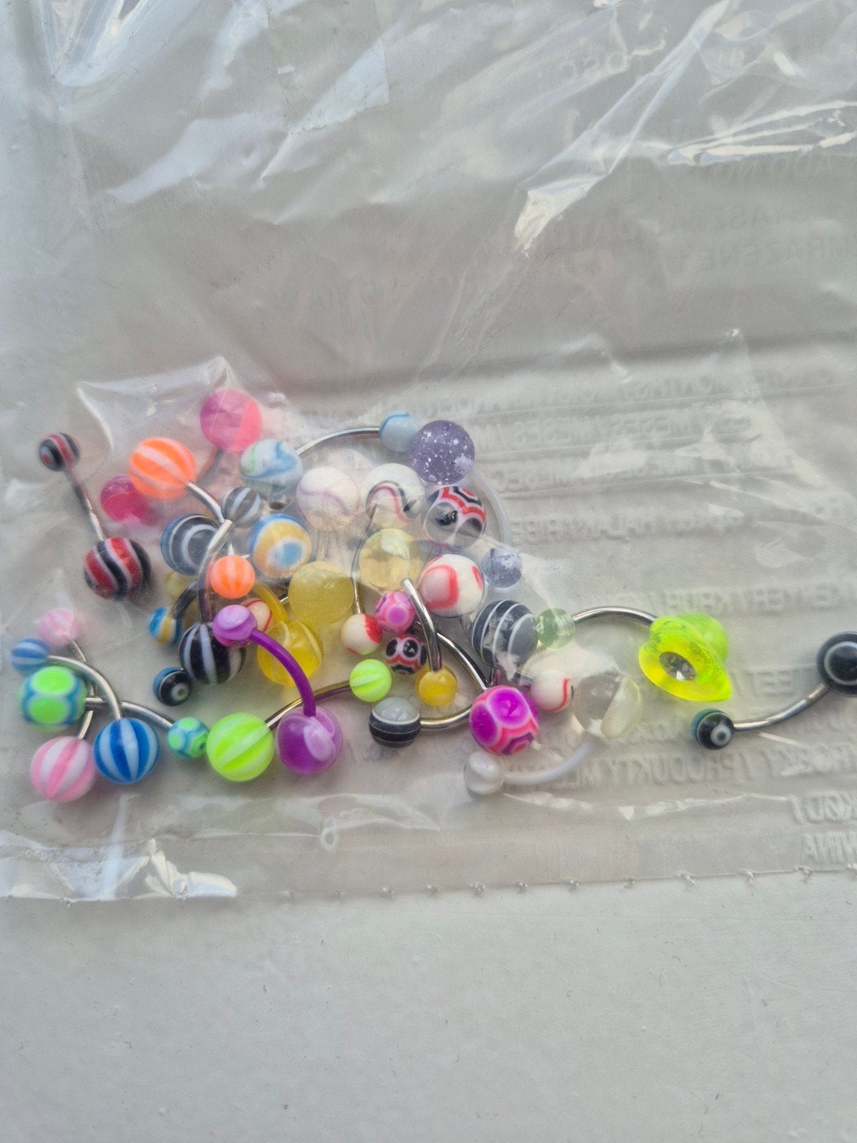 25+ Kleurrijke Navelpiercings - Nieuw & Ongebruikt, Ophalen of Verzenden, Nieuw, Staal, Navelpiercing