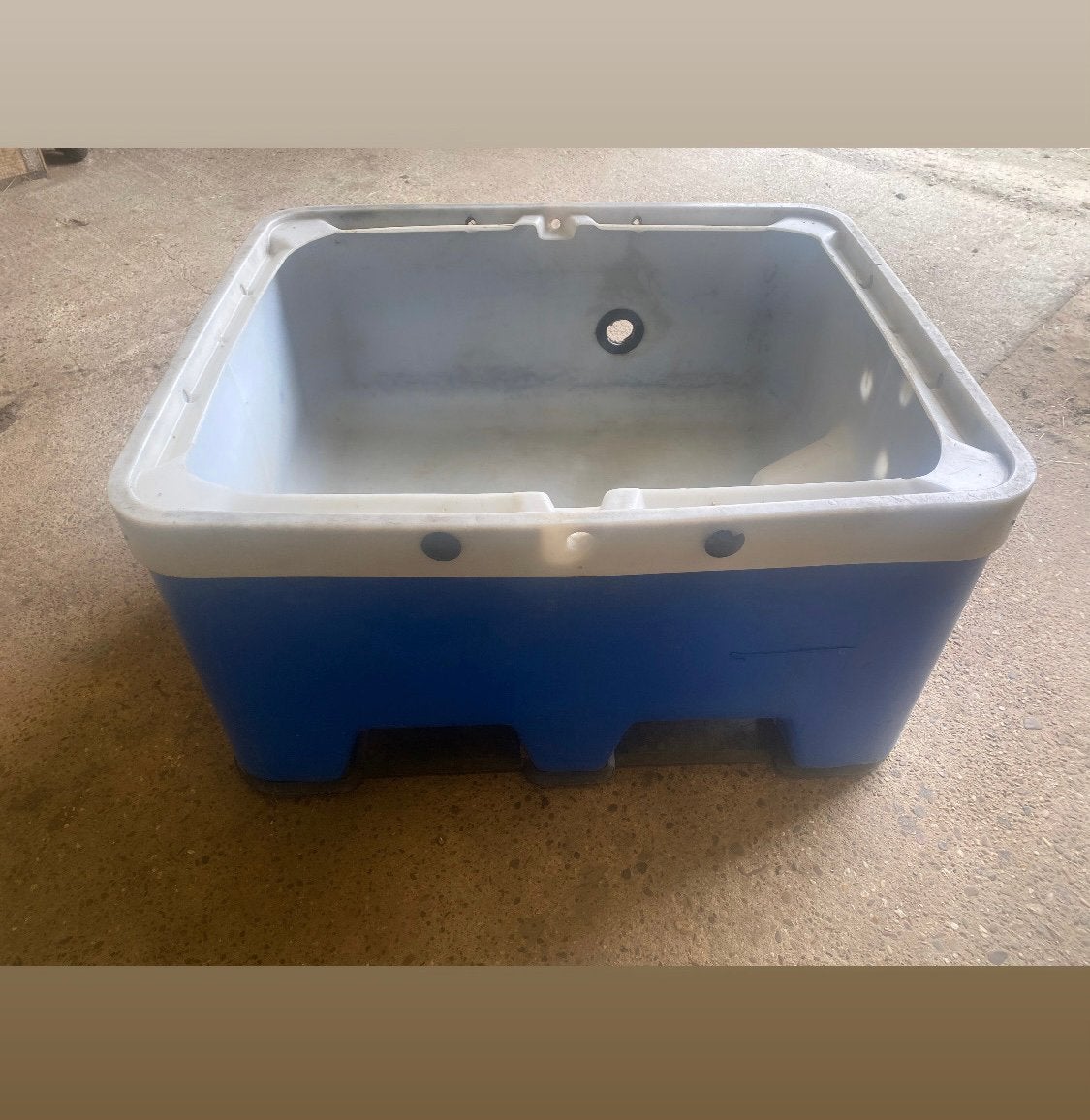 Slow feeder paard / grote waterbak met kraan, Ophalen, Gebruikt