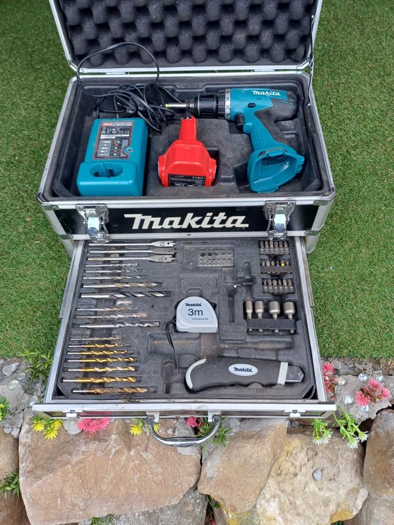 Makita Boor- en Schroefmachine 6271D met nieuwe accu, Ophalen, Gebruikt, Variabele snelheid, Boor- en Schroefmachine