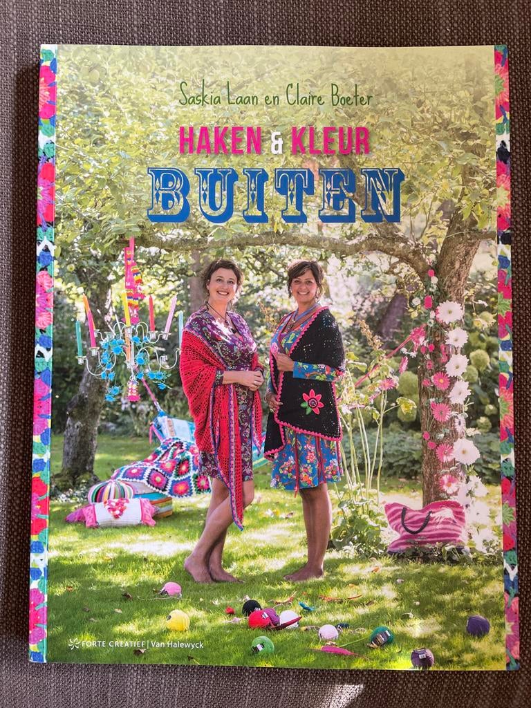 Saskia Laan - Haken & kleur - Buiten, Boeken, Breien en Haken, Saskia Laan; Claire Boeter, Ophalen of Verzenden, Zo goed als nieuw
