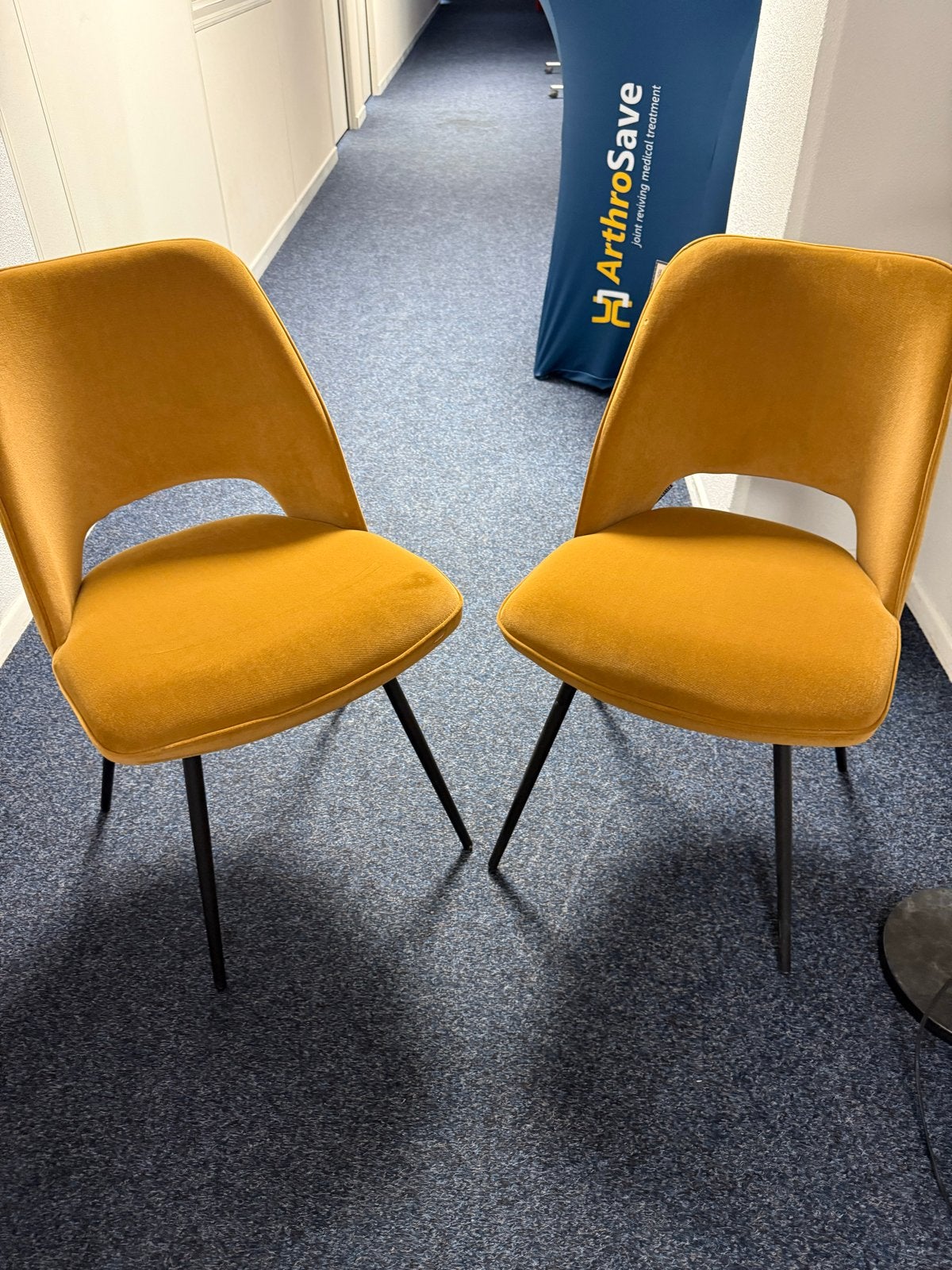 2 Nieuwe Riverdale Eetkamerstoelen - Cognac Fluweel, Twee, Overige kleuren, Nieuw, Ophalen of Verzenden