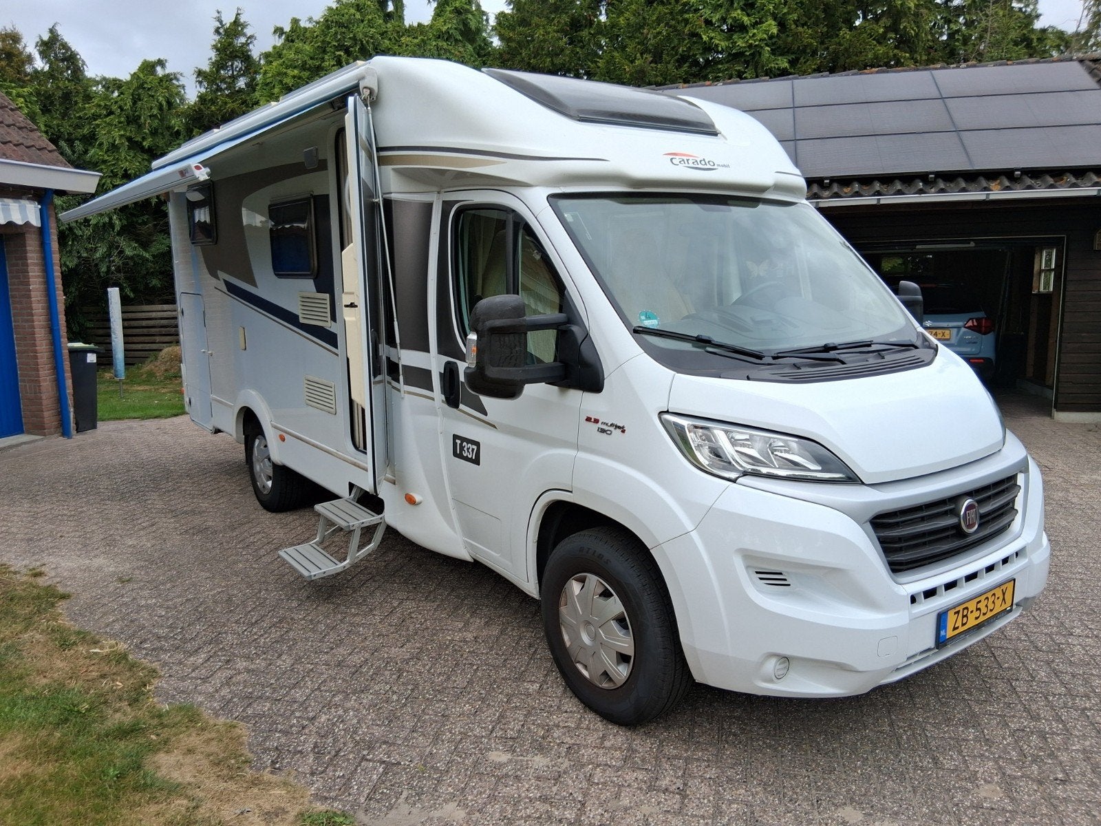 Luxe Camper uit 2017 met zonnepanelen en complete inventaris, Chemisch toilet, Ringverwarming, Fiat, Omvormer