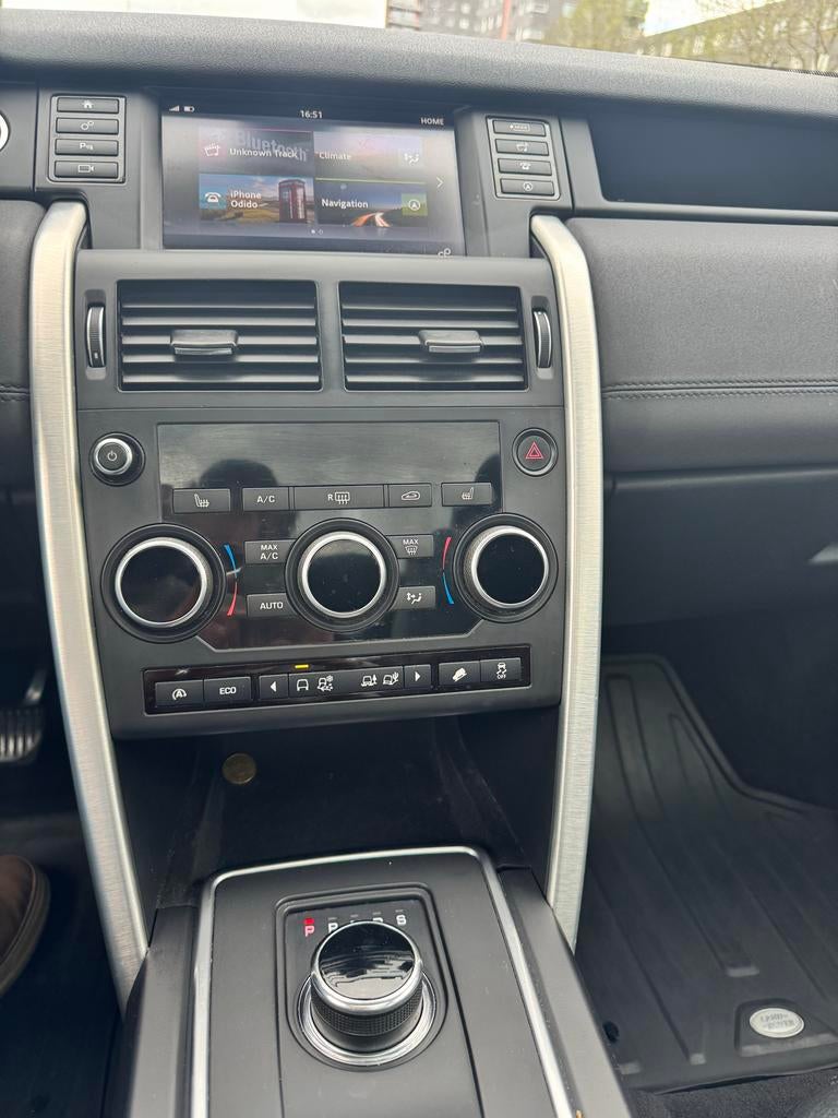 Land Rover Discovery Sport 2.0 TD4 4WD Aut9 2017 Zwart, Auto's, Land Rover, Automaat, 4 cilinders, Discovery Sport, Zwart