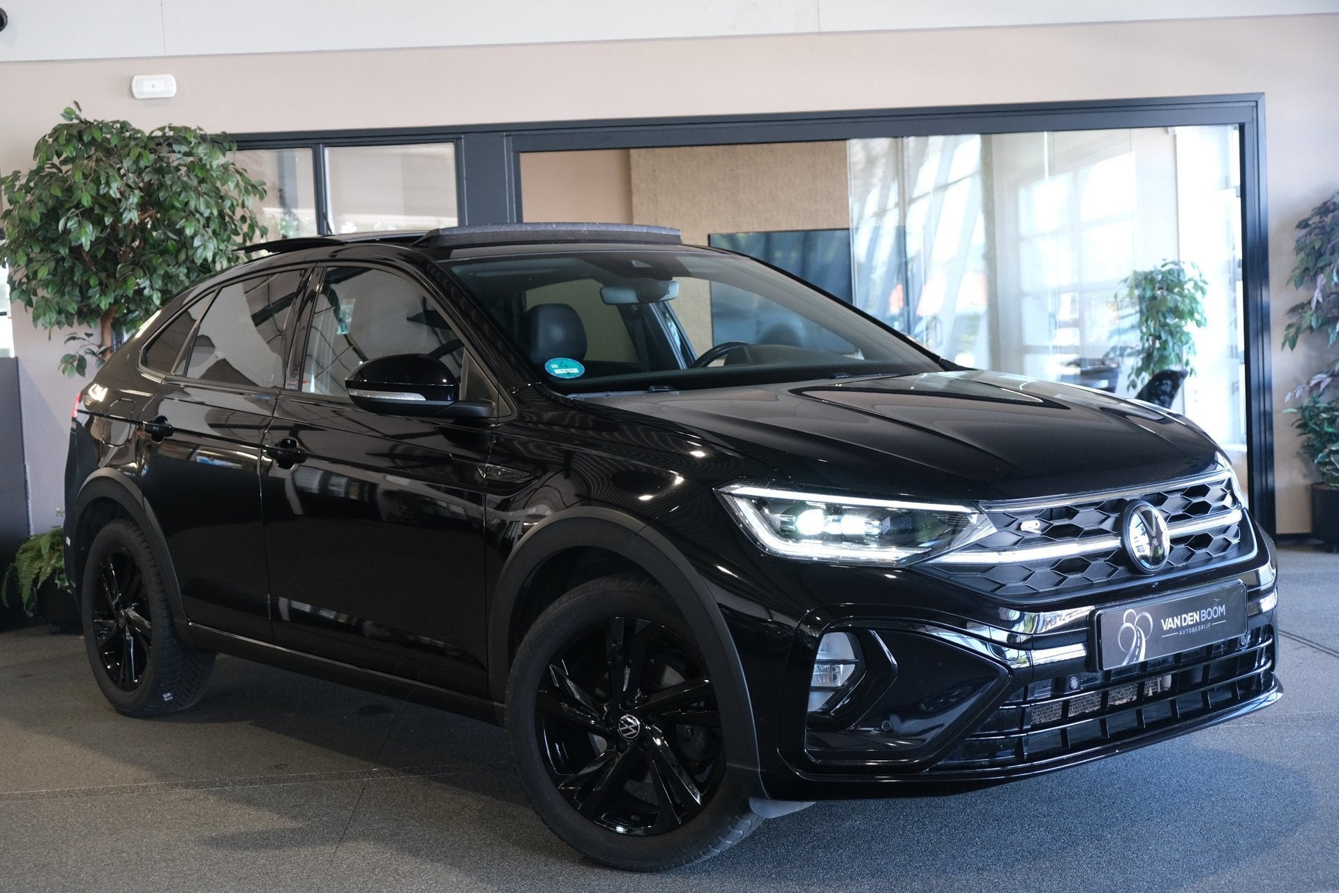 Volkswagen Taigo 1.0 TSI R-Line DSG Pano Led Cam Virtual Acc, Dealer onderhouden, Gebruikt, Alcantara, Zwart