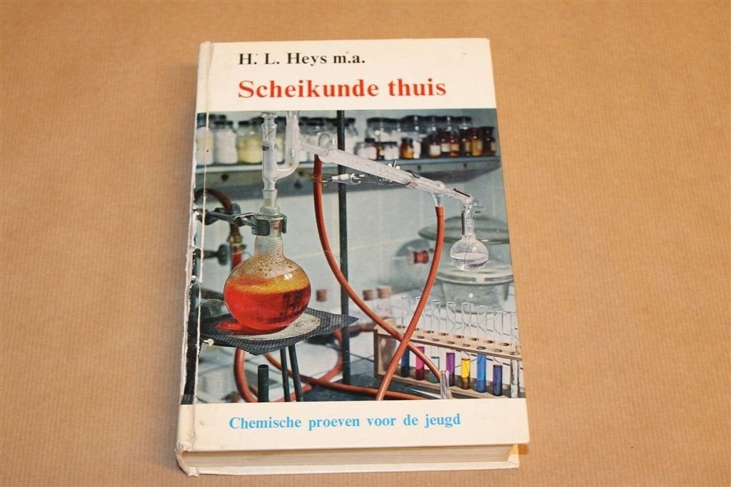 Scheikunde Thuis — Vintage Proefboek Chemie voor Jeugd 1977, Ophalen of Verzenden, Gelezen, Natuurwetenschap