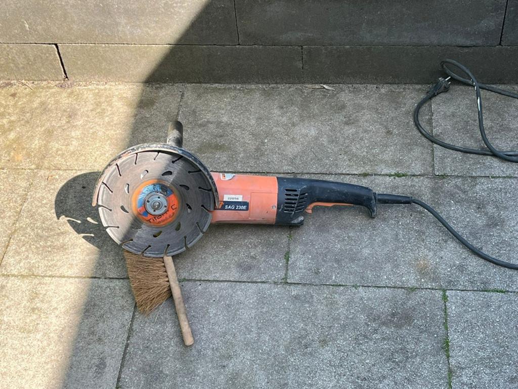 Haakse slijper Spit SAG230E, Ophalen, Gebruikt