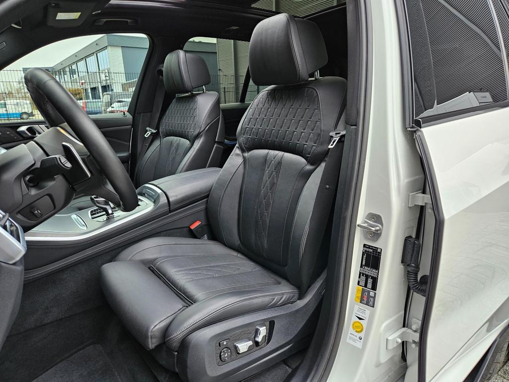 BMW X5 xDrive45e 395pk M-Sport Luchtvering Panodak 360camera, Gebruikt, 394 pk, Met garantie (alle), Wit