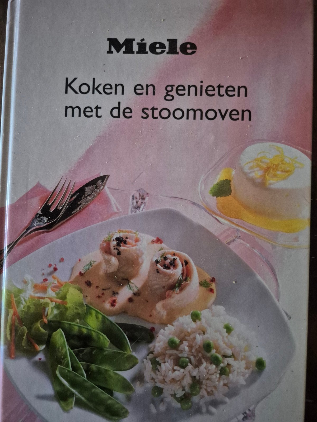 Miele Koken en genieten met de stoomoven kookboek, Boeken, Kookboeken, Hoofdgerechten, Ophalen of Verzenden, Zo goed als nieuw