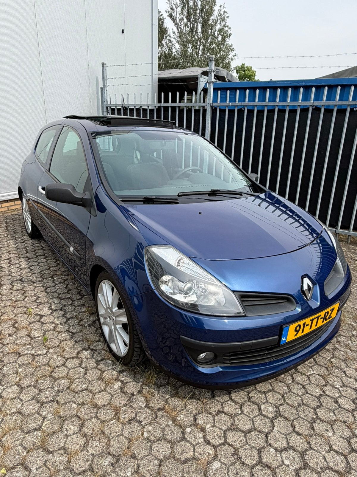 Renault Clio 1.4 16V met Panorama dak, Auto's, Renault, Particulier, Clio, Benzine, C, Hatchback, Handgeschakeld, Origineel Nederlands
