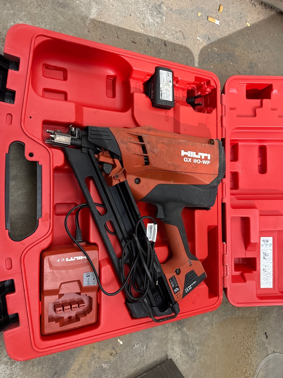 Hilti GX 90-WF Gas tacker met lader en accu, Ophalen of Verzenden, Gebruikt, Tacker/nietmachine, Hilti