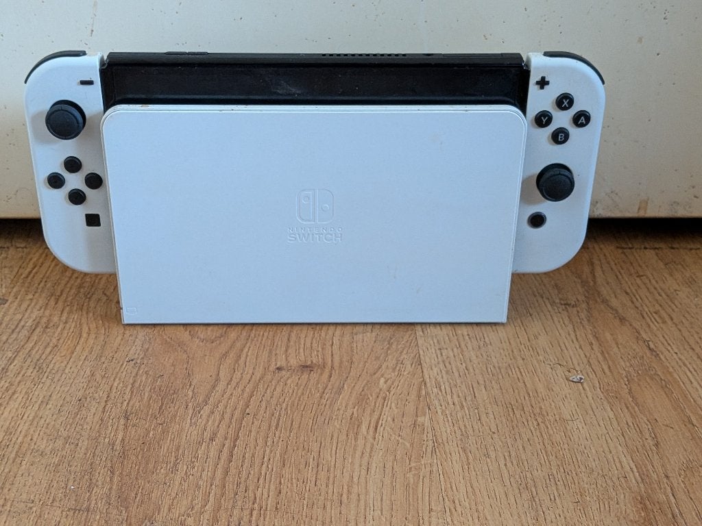 Nintendo Switch (OLED) Wit + Zelda hardcase+ 200 GB SDXC, Spelcomputers en Games, Ophalen of Verzenden, Zo goed als nieuw, Met 1 controller