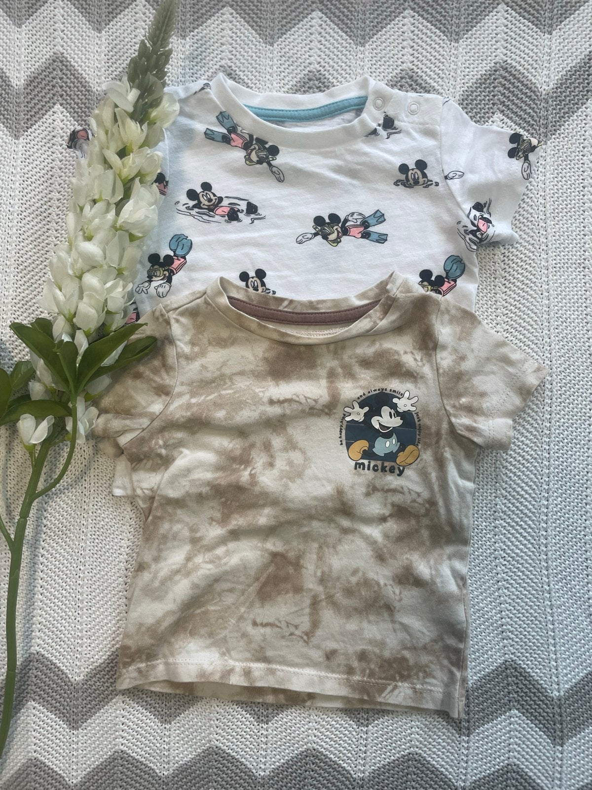 Set van 2 leuke shirtjes met Mickey Mouse C&A, maatje 74, Ophalen of Verzenden, Zo goed als nieuw, Jongetje, Shirtje of Longsleeve