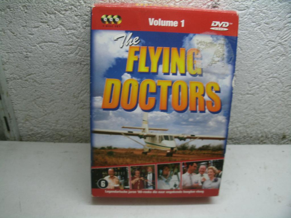dvd 248b flying doctors  vol 1 3dvd, Cd's en Dvd's, Dvd's | Tv en Series, Alle leeftijden, Ophalen of Verzenden, Zo goed als nieuw