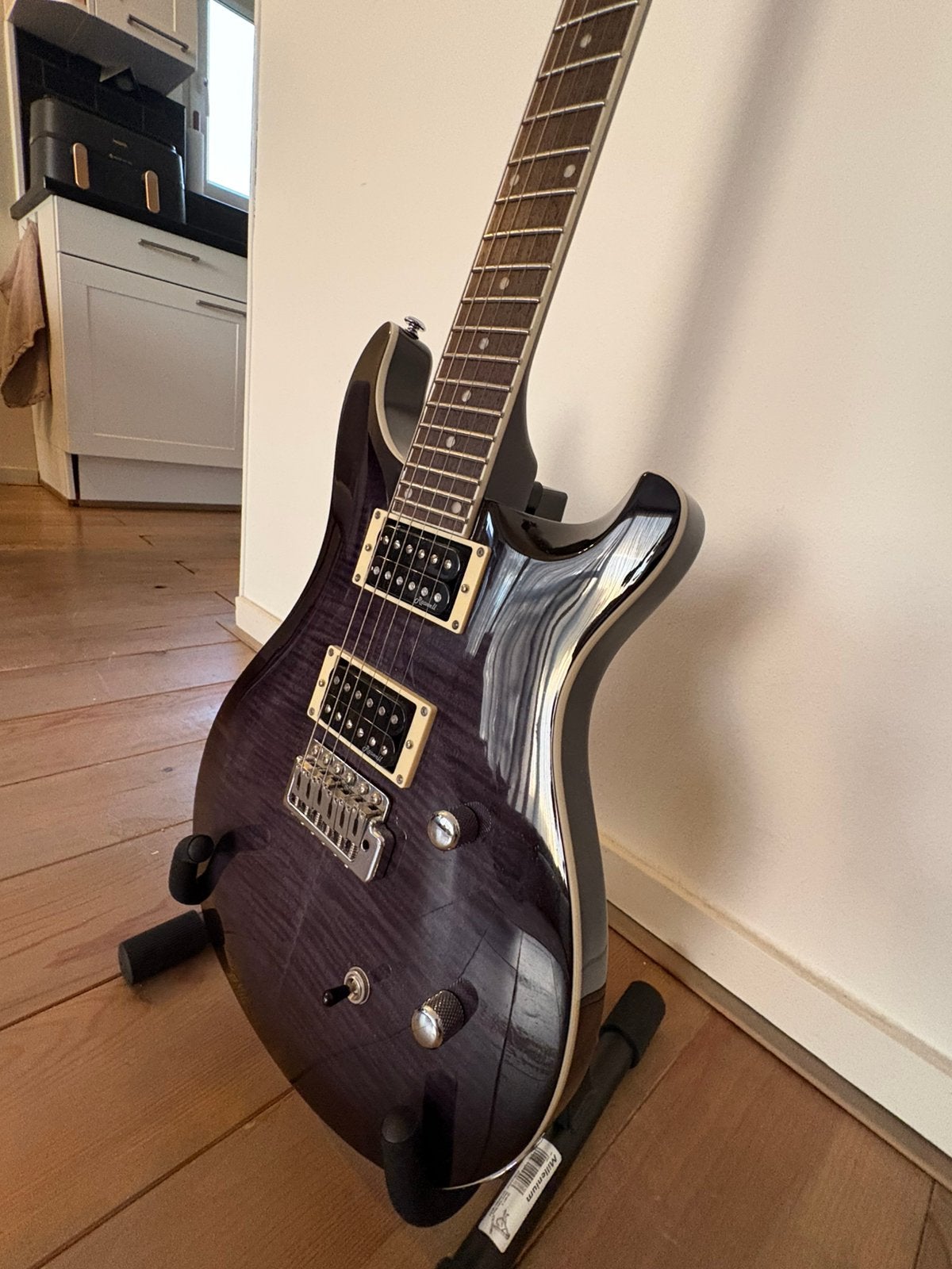 Harley Benton CST 24-T Black Flame Elektrische gitaar, Ophalen, Zo goed als nieuw, Solid body, Overige merken
