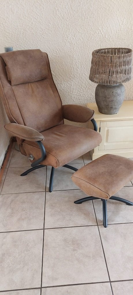 Lounge tv draaistoel met hocker voor je benen, Ophalen, Overige materialen, Gebruikt, Bruin