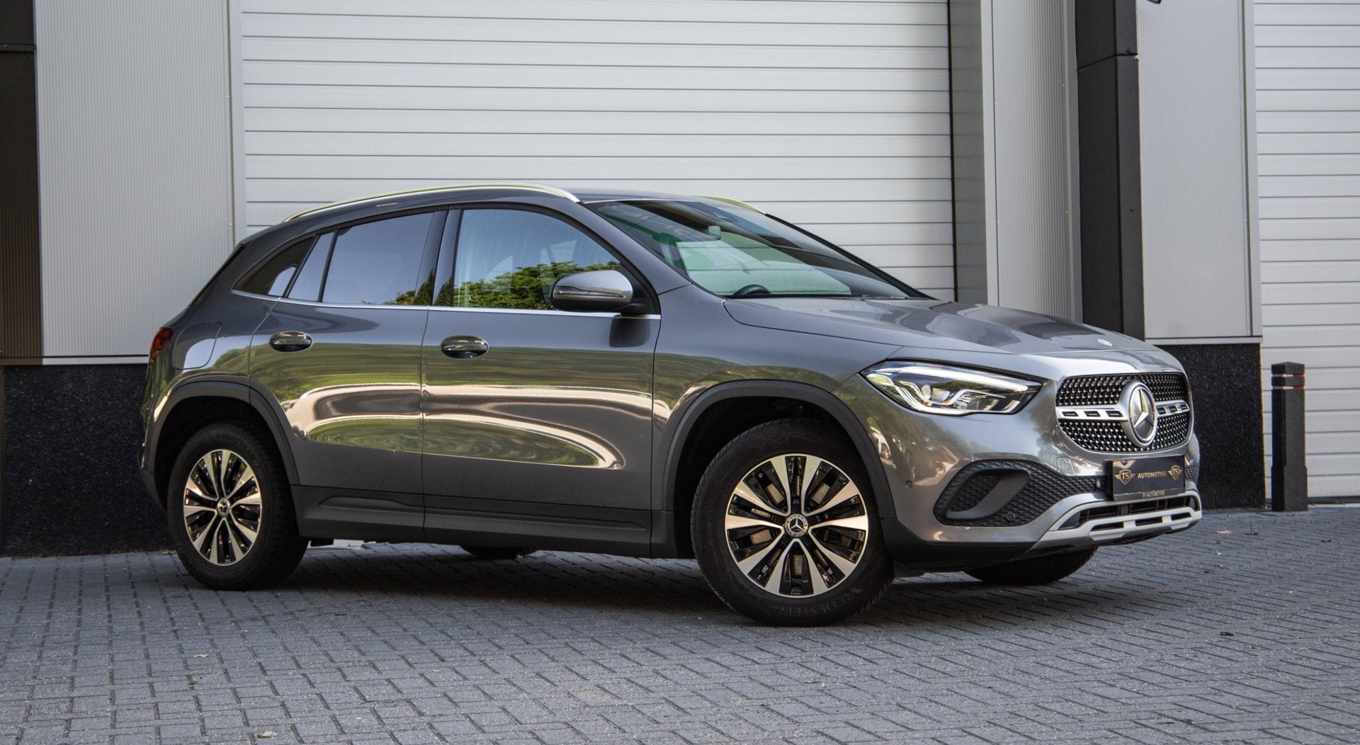 Mercedes-Benz GLA-klasse 250 e Business Solution Luxury Limi, Zwart, Leder en Stof, Plug-in hybride, Bedrijf