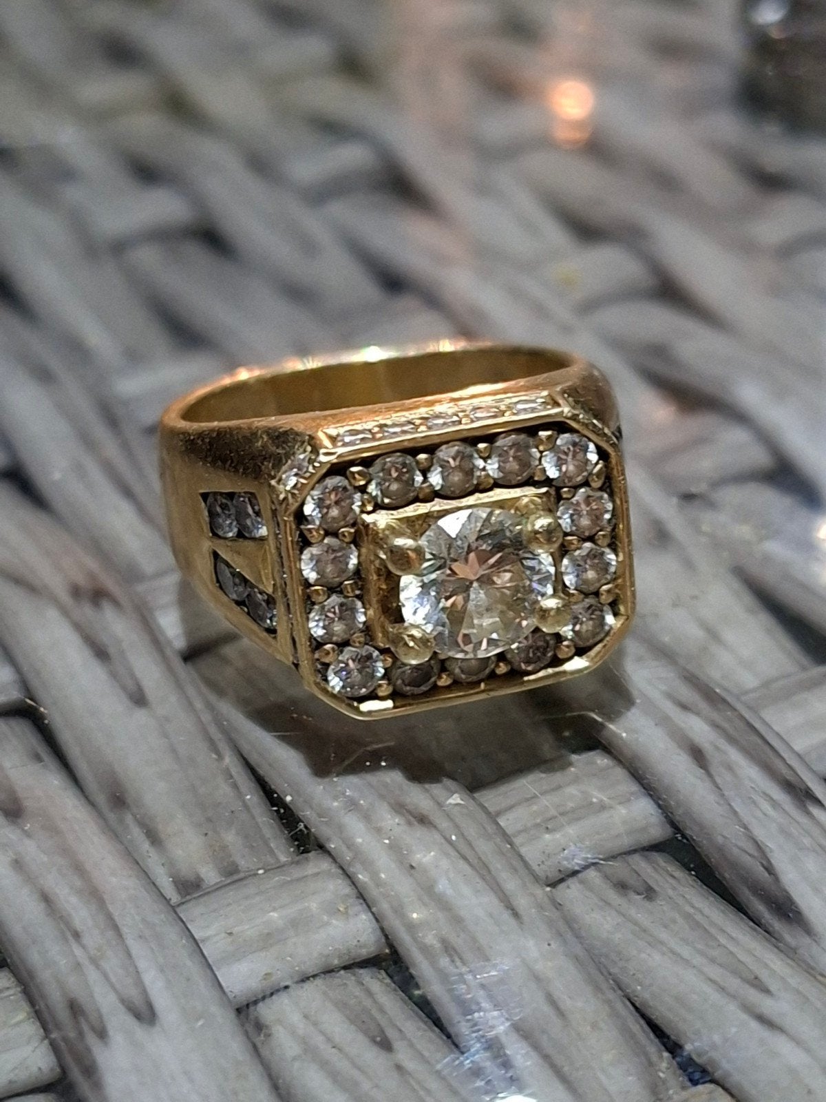 Gouden ring met schitterende diamant, Gebruikt, 20 of groter, Heer, Ophalen of Verzenden